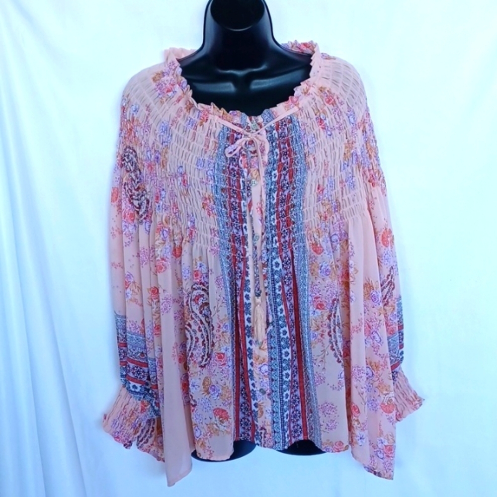 Skylar & Jade Size M Oversized Paisley Smocked Neck Top, Peach